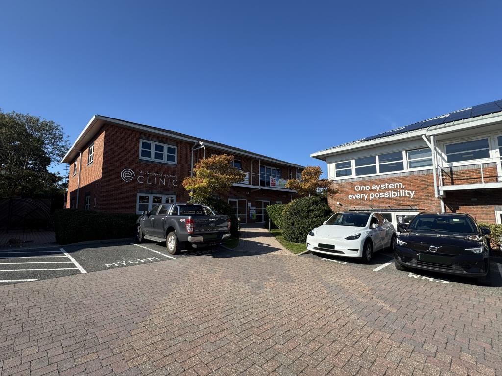Lot: 49 - PAIR OF MODERN PURPOSE BUILT OFFICE UNITS TOTALLING 321 SQ.M WITH SCOPE FOR SUBDIVISION - View of the Block from The Courtyard